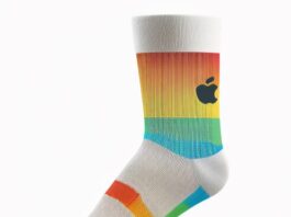 Steve-Jobs-announcing-a-WiFi-connected-socks.-How-AI-Technologies-Are-Bringing-Iconic-Figures-to-Life